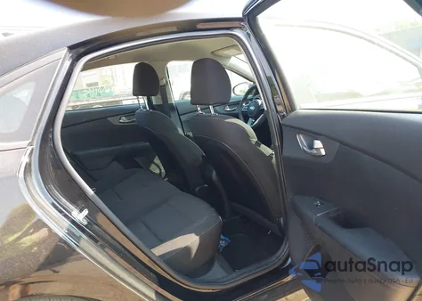 2021 Kia Forte Lxs z USA, uszkodzony, nr VIN 3KPF24AD6ME317419